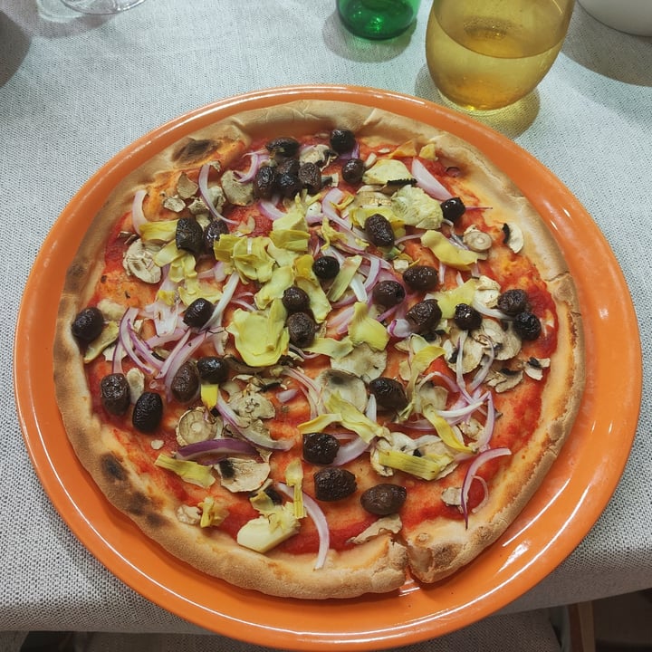 photo of Ristorante La Rucola pizza con carciofi,olive,funghi e cipolla shared by @desyross on  18 Jun 2022 - review