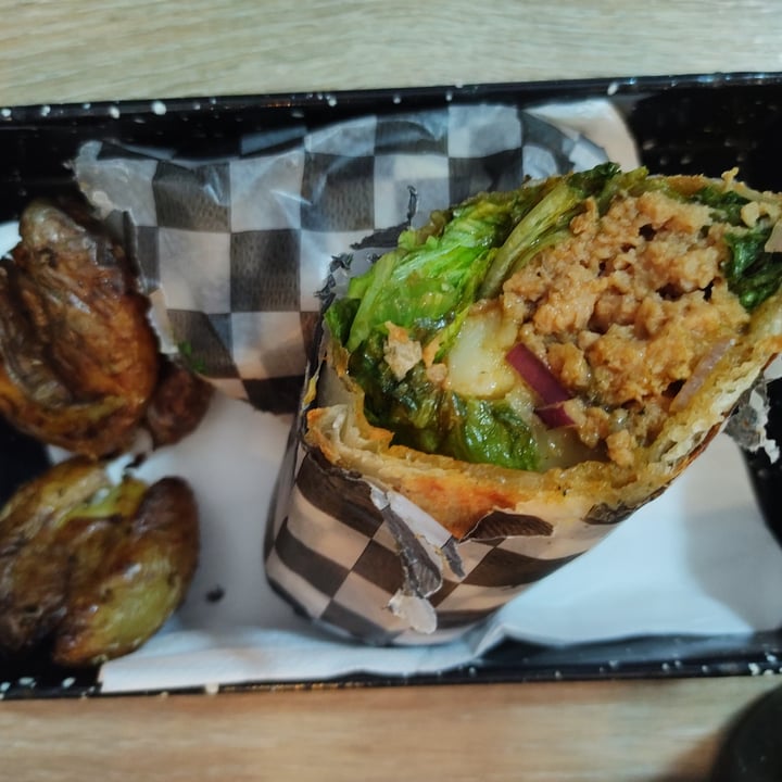 photo of Mönt take away Burrito Vegan shared by @danicanti on  01 Apr 2022 - review