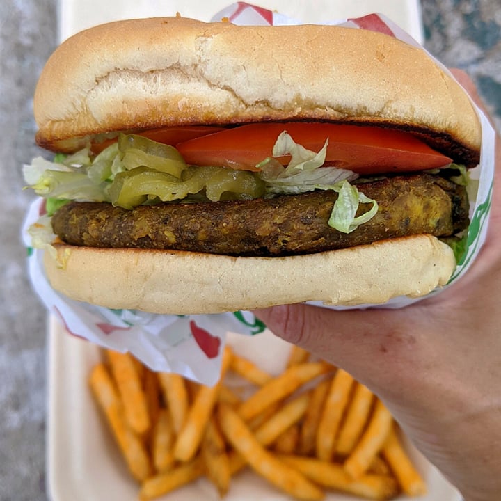 photo of Veegos Veggie Burger shared by @veggieassassin on  17 Aug 2022 - review