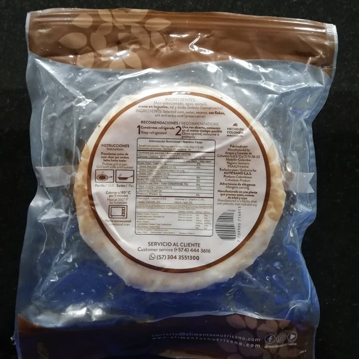 review photo of Arepas Nutrisano Arepas De Maíz Con Ajonjolí Y Avena shared by @rasvegan on 11 Apr 2021 - review