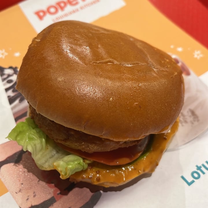 photo of Popeyes Louisiana Kitchen Creole Red Bean Sandwich shared by @chenruiqing on  19 Nov 2022 - review