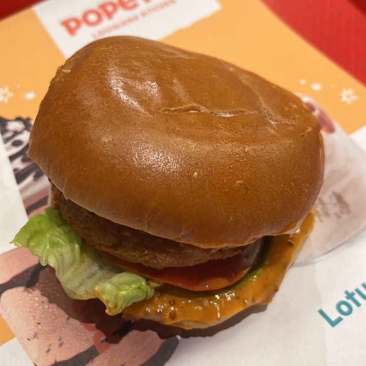 review photo of Popeyes Louisiana Kitchen Creole Red Bean Sandwich shared by @chenruiqing on 19 Nov 2022 - review