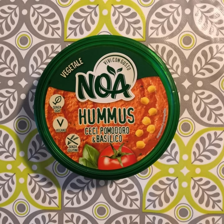 photo of Noa Hummus ceci pomodoro basilico shared by @signormusetto on  14 Oct 2021 - review