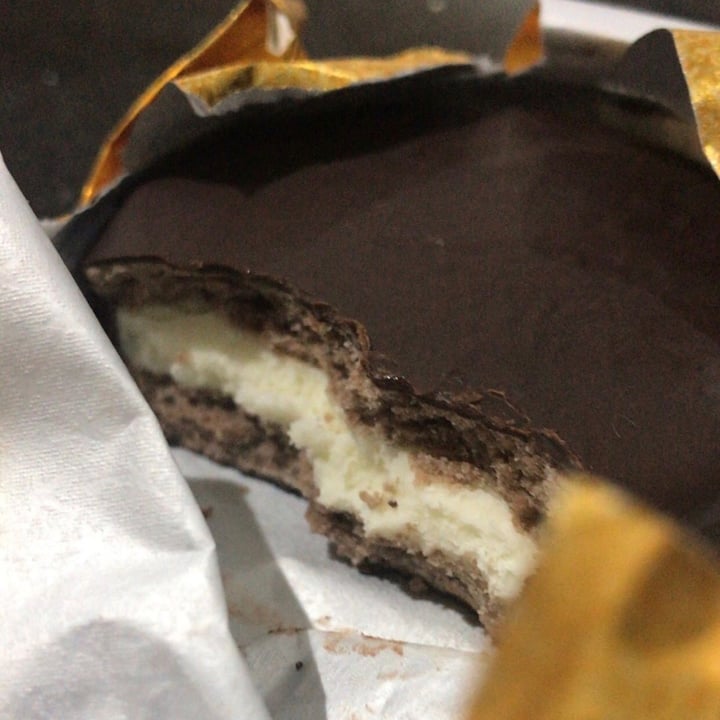 review photo of Green & Veggie Alfajor Vegano relleno de Tiramisú shared by @irinaesposito on 04 May 2020 - review
