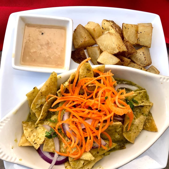 photo of Malvet Chilaquiles verdes shared by @isabelinzunzaa on  08 Dec 2021 - review