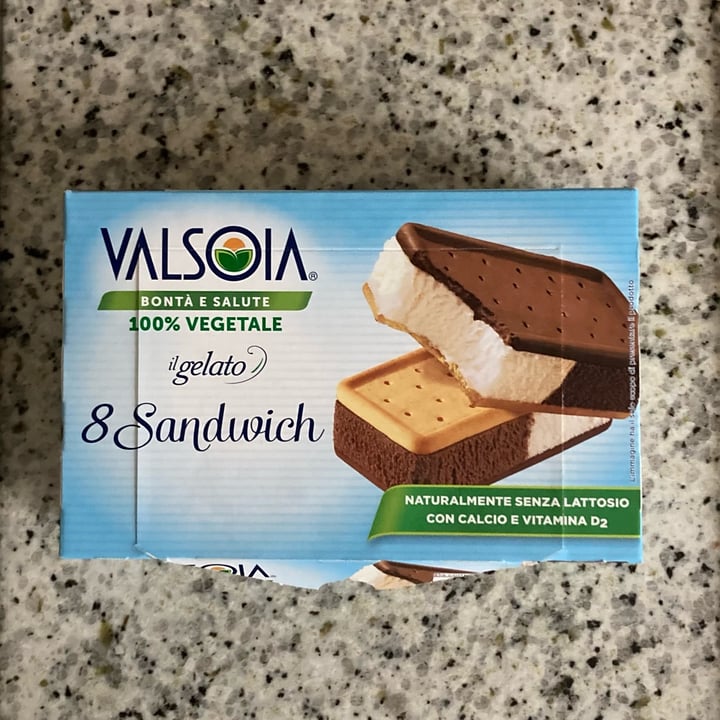 photo of Valsoia 8 sandwich il gelato shared by @m0nica on  03 Jul 2022 - review