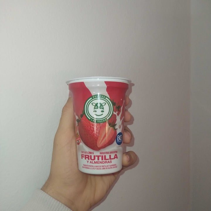 review photo of Felices Las Vacas Yogur de Frutilla y Almendras shared by @fabrizzio on 22 Aug 2022 - review