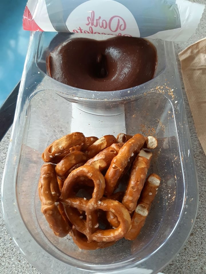 Cedar's Foods Snack Pack With Pretzel Dark Chocolate Hummus Review