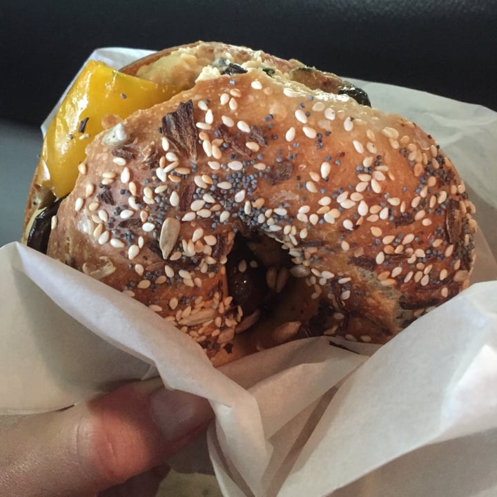 photo of New York Bagels Hummus and grilled vegetable bagel shared by @dianamiguel on  28 Jun 2021 - review