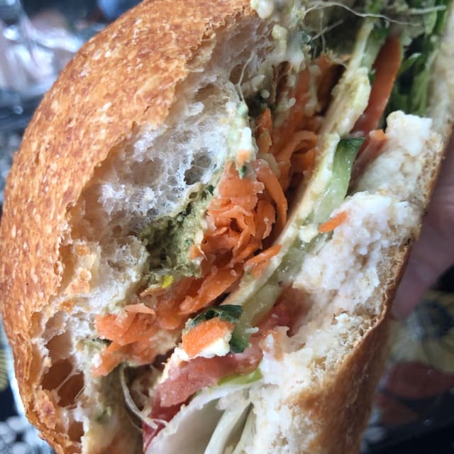 「Toona Salad Roll」の料理の写真