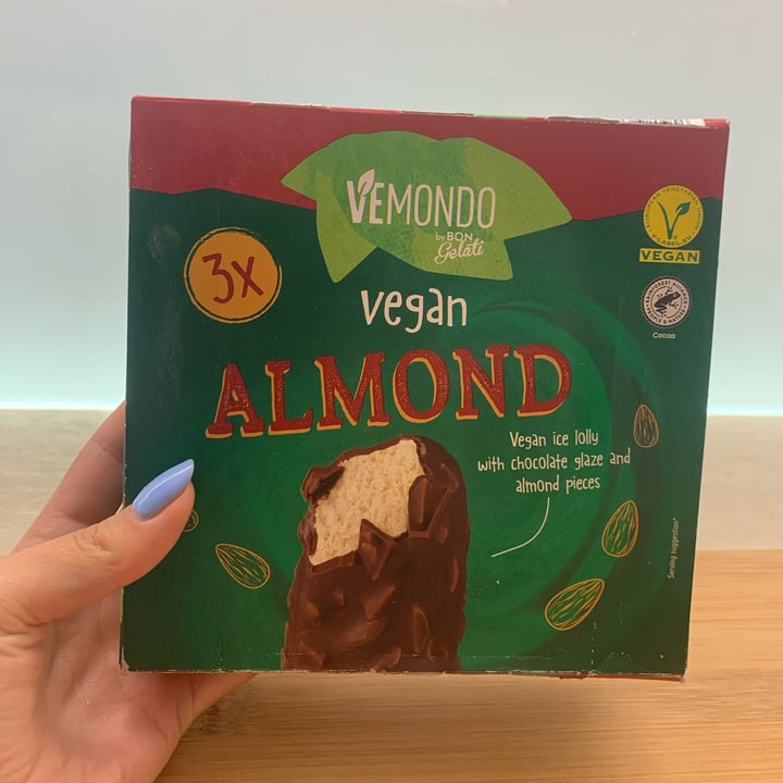 photo of Vemondo vegan almond shared by @carola9 on  19 Oct 2022 - review