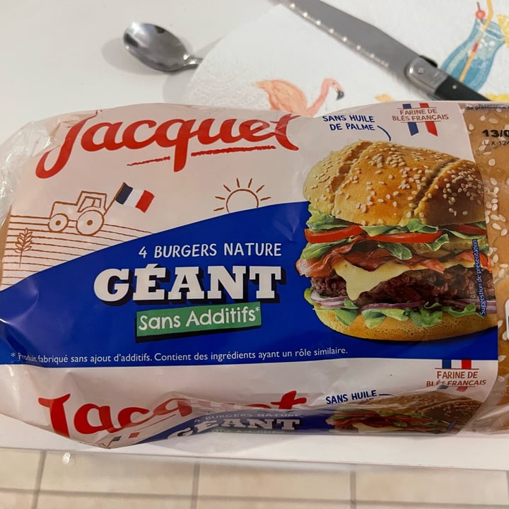 photo of Jacquet 4 pains burgers géants nature shared by @mariachiaragu on  13 May 2022 - review