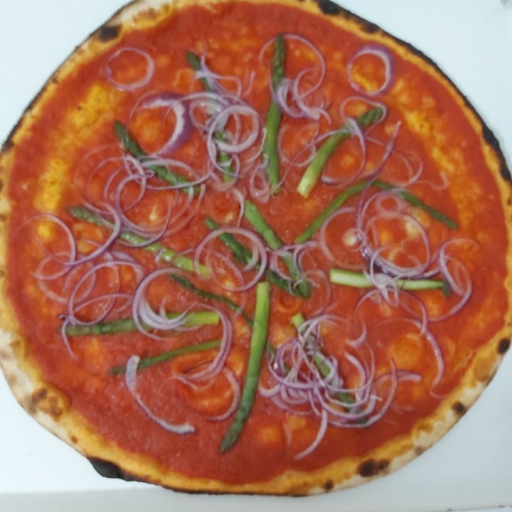 photo of Pizzeria Ristorante Piro Piro Pizza marinara con cipolla e asparagi shared by @barlaxena on  17 Apr 2022 - review