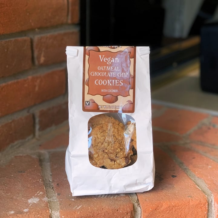 photo of Trader Joe's Vegan Oatmeal Chocolate Chip Cookies shared by @lolahippie on  24 Aug 2021 - review