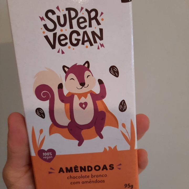 photo of Super Vegan chocolate branco com amendoas shared by @lucianafaga on  04 Sep 2022 - review