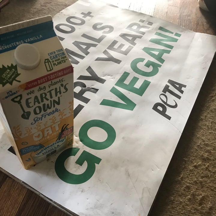 review photo of Earth's Own So Fresh Oat Unsweetened Vanilla Beverage shared by @jennyveganmcqueen on 26 Feb 2021 - review
