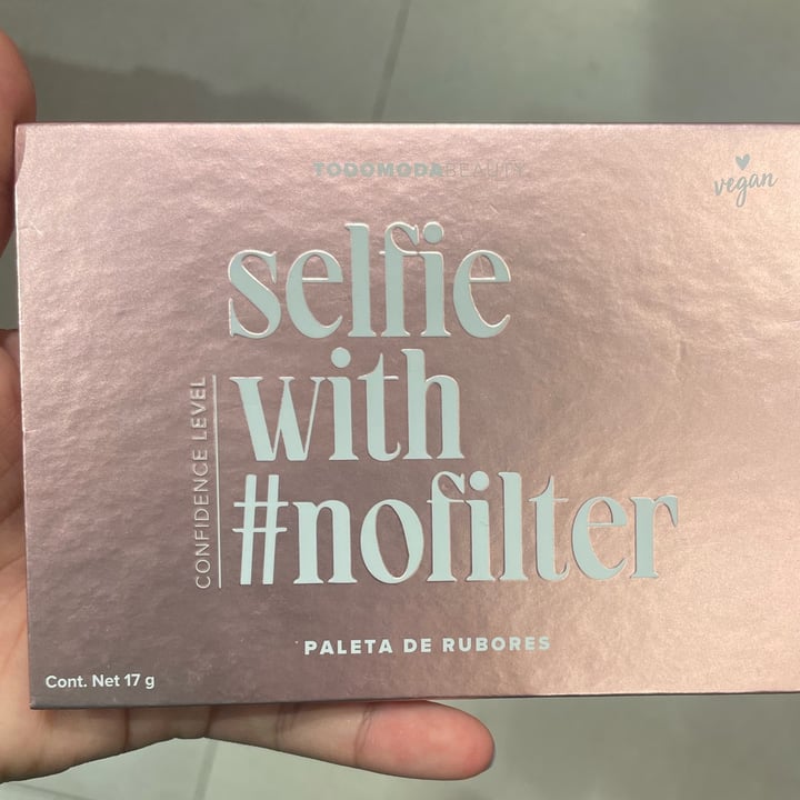 photo of Todomoda Beauty paleta de rubores selfie with no filter shared by @veggievegaan on  27 Jun 2022 - review