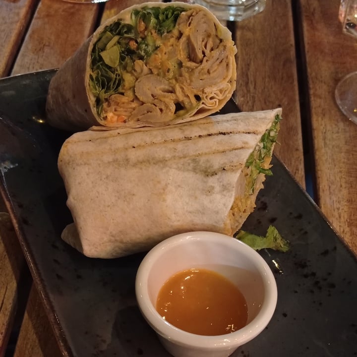 photo of Amarre 69 wrap de pollo shared by @nuriawashungry on  02 Jun 2022 - review