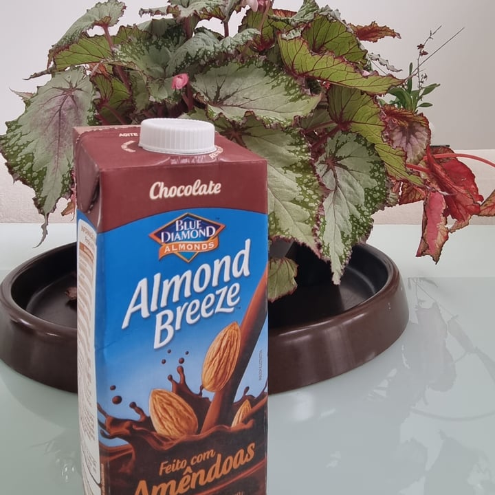 photo of Almond Breeze almond breeze chocolate shared by @luizaelias on  06 Oct 2022 - review