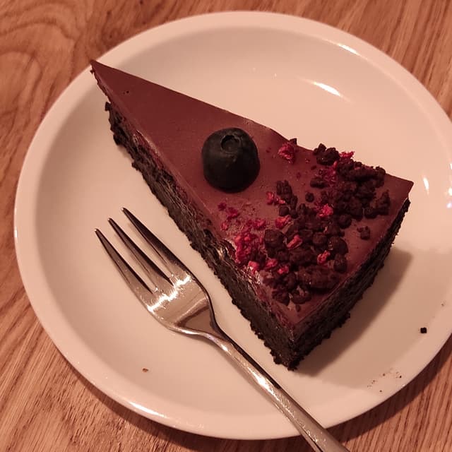 菜肴“chocolate and cherry cake”的照片