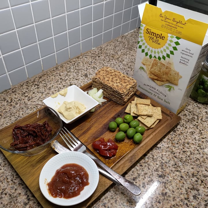 photo of Simple Mills Almond flour crackers rosemary & sea salt shared by @stevenneoh on  31 May 2021 - review