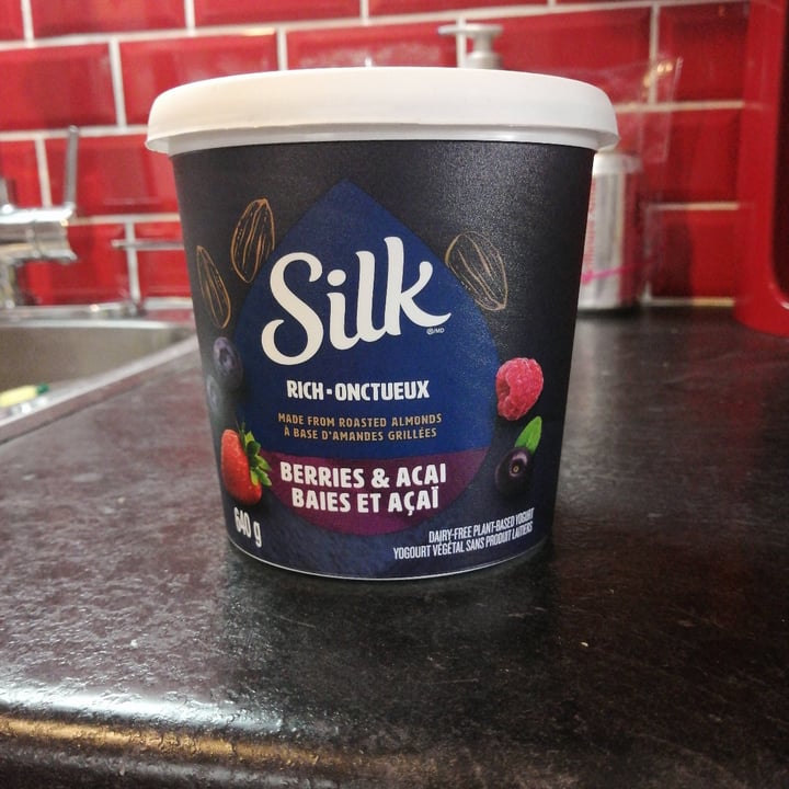 photo of Silk Berries & Acai Cultured Almond Yogurt shared by @marie-marguerite on  30 Nov 2021 - review