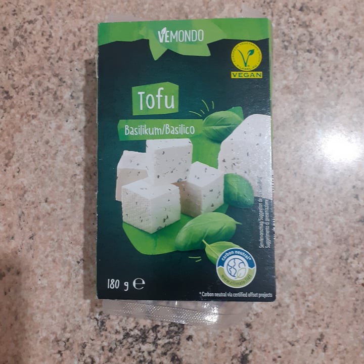 photo of Vemondo  tofu basilico shared by @danivegmmb on  29 Jan 2023 - review