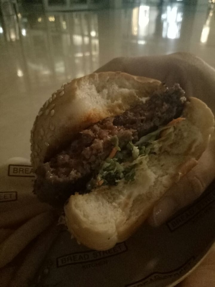 photo of Bread Street Kitchen Singapore Impossible burger shared by @nora10 on  31 Mar 2019 - review