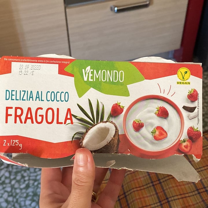 photo of Vemondo Bio coconut with strawberry shared by @tamaravegan on  12 Sep 2022 - review