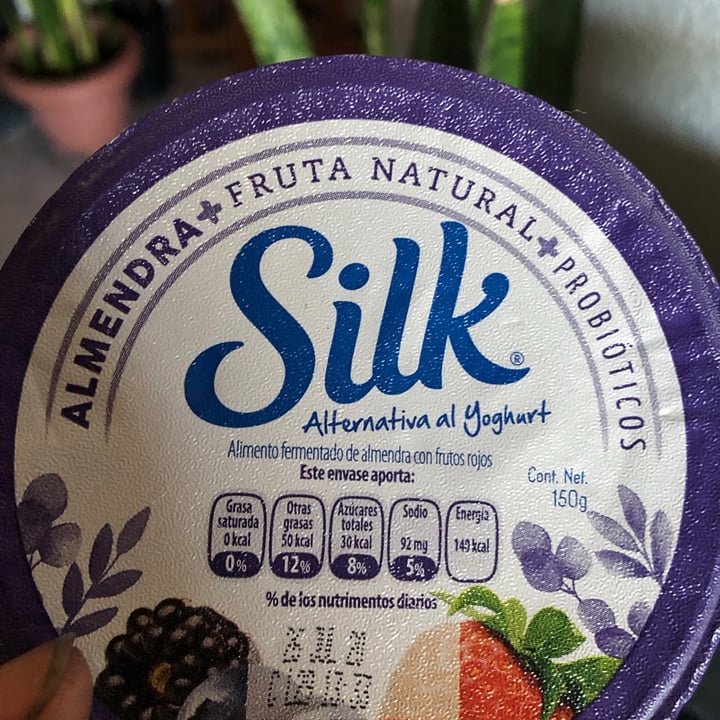 photo of Silk Plain Almondmilk Yogurt Alternative shared by @isabelinzunza on  24 Jul 2020 - review