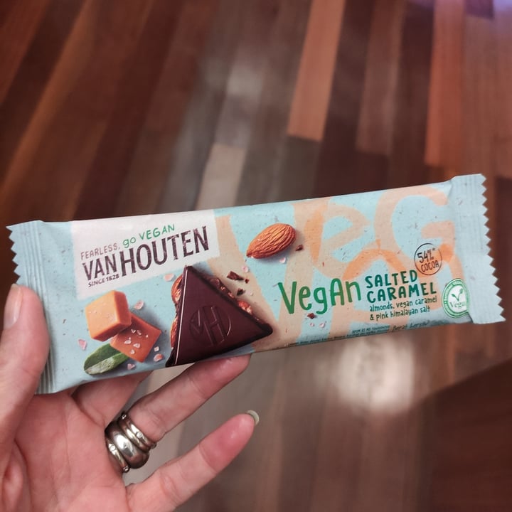 photo of Van Houten Vegan Salted Caramel Dark Chocolate shared by @stefietokee on  04 Dec 2022 - review