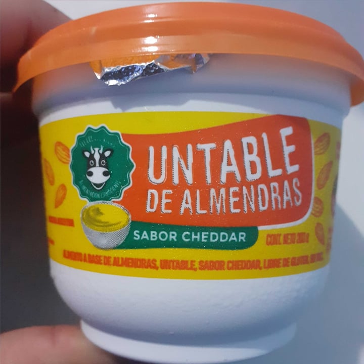 photo of Felices Las Vacas Untable de Almendras Sabor Cheddar shared by @lunallena on  17 Jun 2020 - review