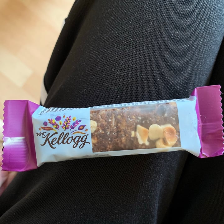 photo of Kellogg Raw Fruits Nuts & Oats Cocoa & Hazelnut shared by @aprilknight on  27 Mar 2021 - review