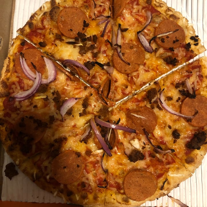 review photo of Pizza Pizza Pizza: pepperonni, chorizo et onions shared by @lys4nier on 20 Nov 2021 - review