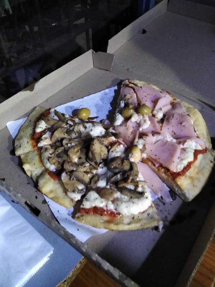 photo of Flipper Pizza Pizza De Jamón Vegetal Y Champiñones shared by @heycharliebrown on  05 Nov 2019 - review