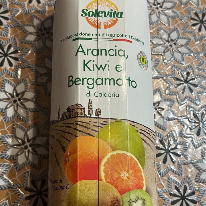 photo of Solevita Succo arancia kiwi e bergamotto shared by @asiazrr on  03 Sep 2022 - review