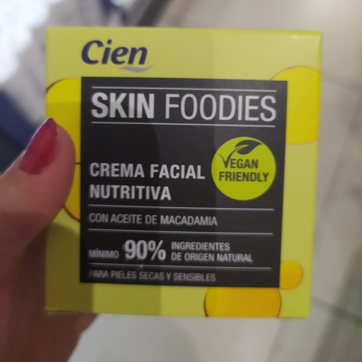 photo of Cien Crema Facial Nutritiva con Aceite de Macadamia shared by @piluka324 on  07 Nov 2020 - review