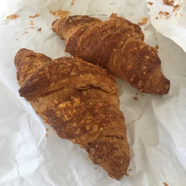 review photo of Hacendado Croissant shared by @maggiekoglot on 16 May 2021 - review