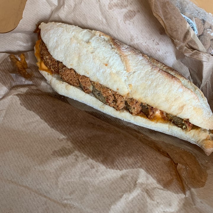 photo of Vegan Sandwich Co Chick*n Fillet Roll shared by @vivi95 on  20 Mar 2022 - review