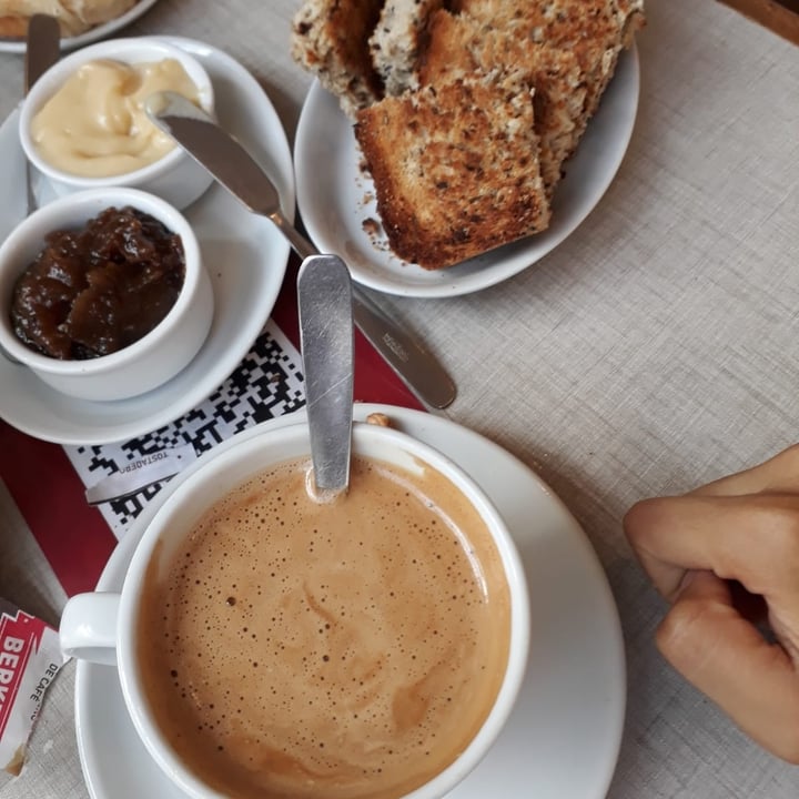 photo of Páprika, Comé Sano Café Con Leche De Coco shared by @veganitha on  27 Feb 2022 - review