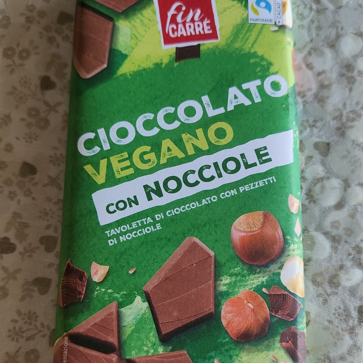 photo of Fin Carré Chocolate con avellanas troceadas shared by @noeminem on  23 Jun 2022 - review