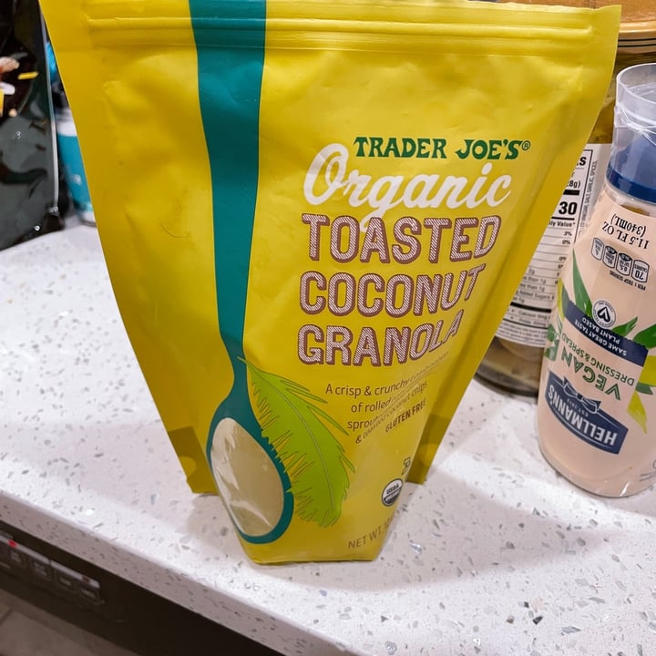 photo of Trader Joe's Organic Toasted Coconut Granola shared by @izoldat on  20 Oct 2022 - review