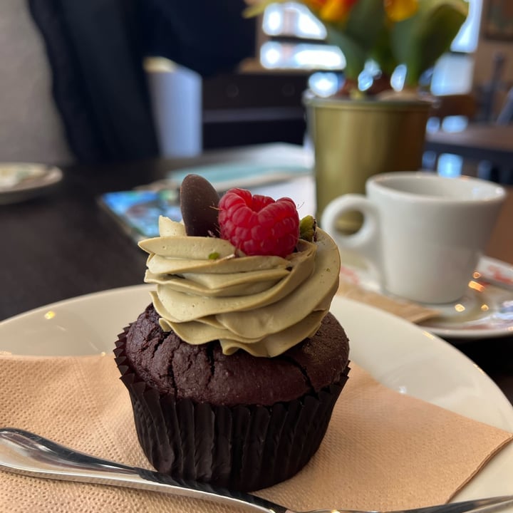 photo of Tauer Bakery Cupcake The Best shared by @millula on  19 Mar 2022 - review