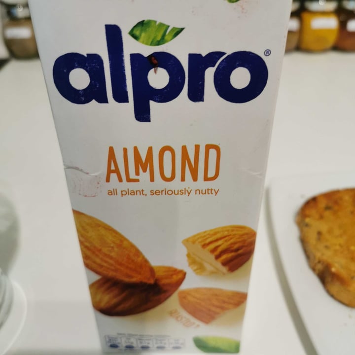 photo of Alpro Almond Milk shared by @dudagraziano on  08 Jun 2020 - review
