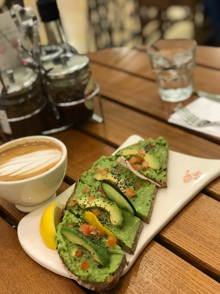 photo of Le Pain Quotidien Pacific Place Avocado Tartine shared by @govegwithcora on  03 Mar 2018 - review