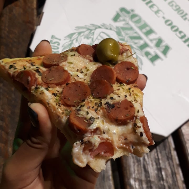 photo of Pizza Who? Empanadas and Pizzas Premium Pizza de jamón y morrones, y salchichas shared by @cintiachacon on  14 May 2020 - review