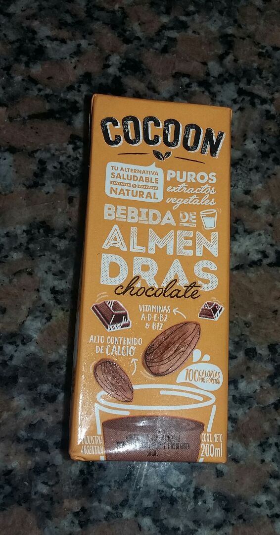 photo of Cocoon Bebida de Almendras sabor Chocolate shared by @angie93 on  24 Mar 2020 - review