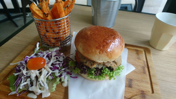 photo of QI Philosophy Cafe Qi Special Black Bean Mushroom Vegan Burger shared by @hollya113 on  11 Jan 2019 - review