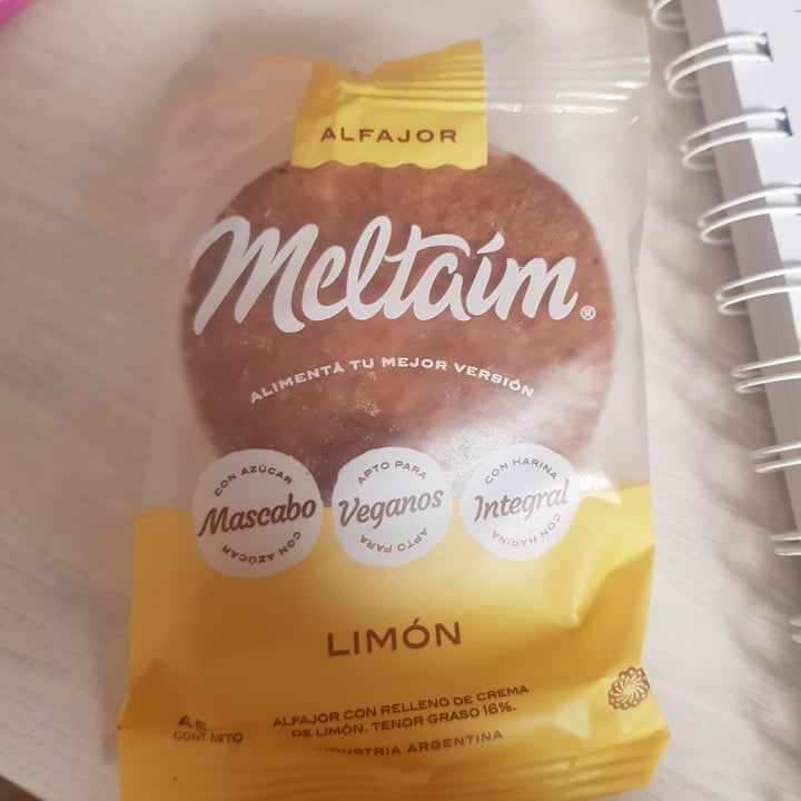 photo of Meltaím Alfajor de Limón shared by @eugearman on  11 May 2022 - review