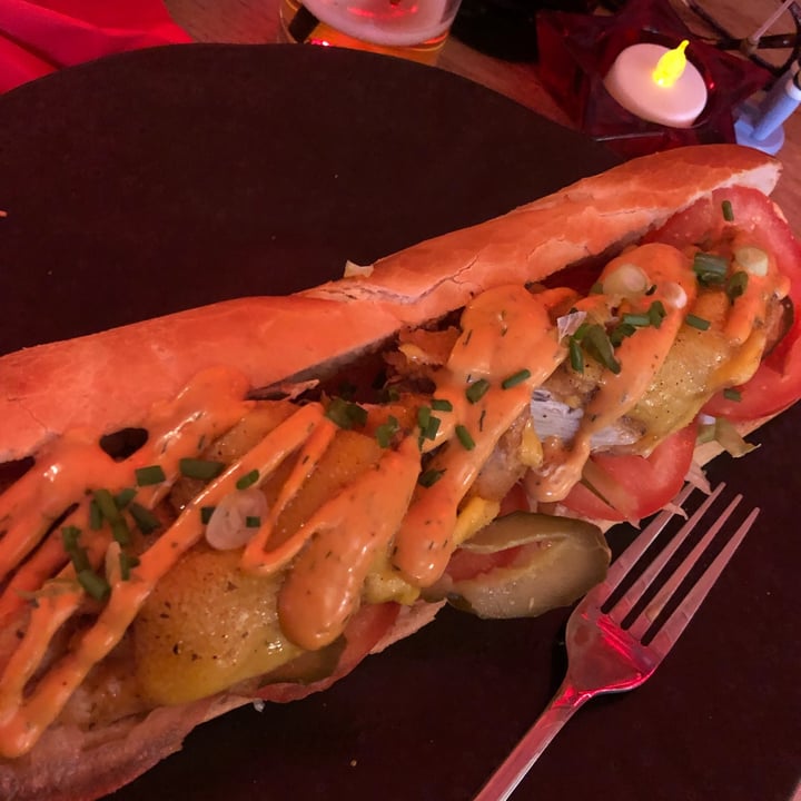 photo of Guac 'n' Roll Kitchen Po’boy sandwich shared by @rhiannondiamxnd on  26 Dec 2021 - review